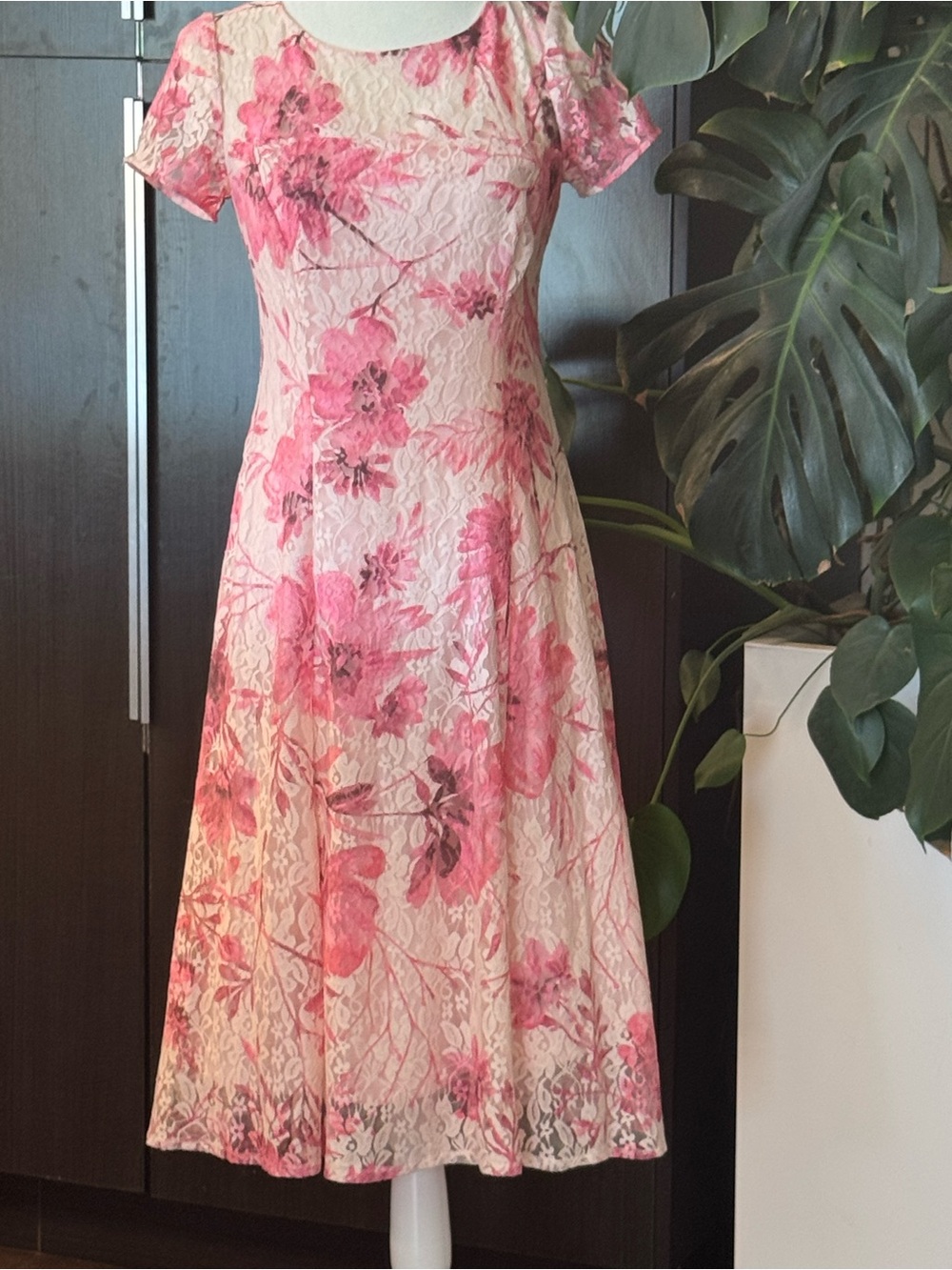 SLNY Pink Floral Lace Midi Dress